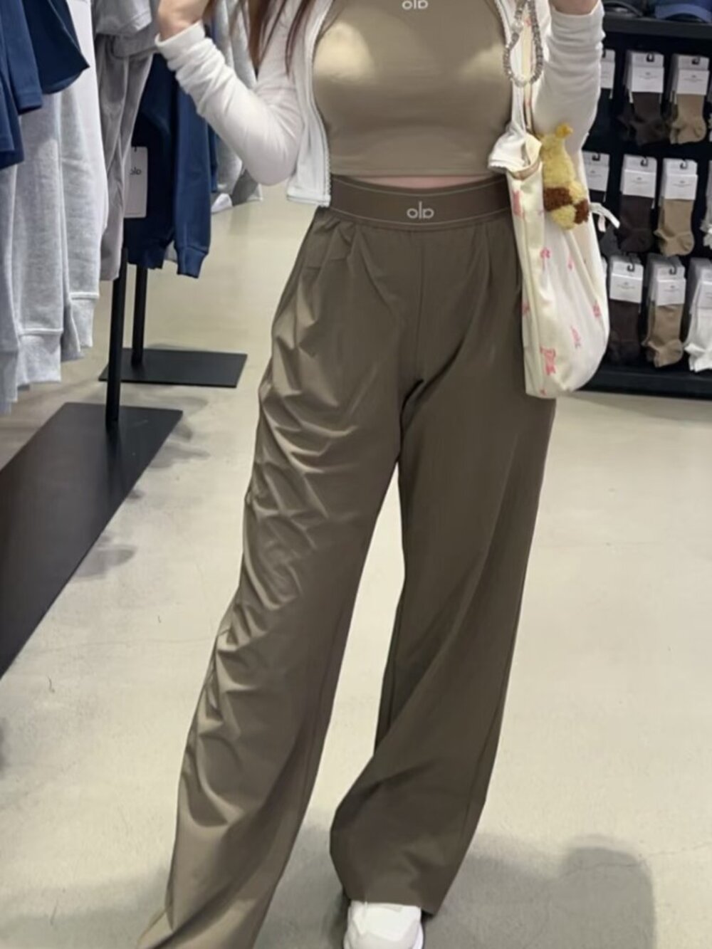 🎄ALO Yoga Suit Up Trouser Olive 🧃（Regular Limited）Wardrobe essentials